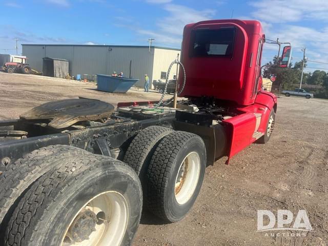 Image of Peterbilt 384 equipment image 2