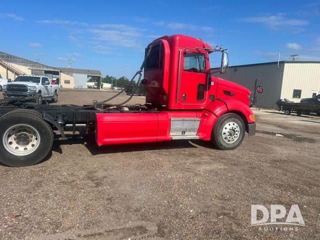 Image of Peterbilt 384 equipment image 1