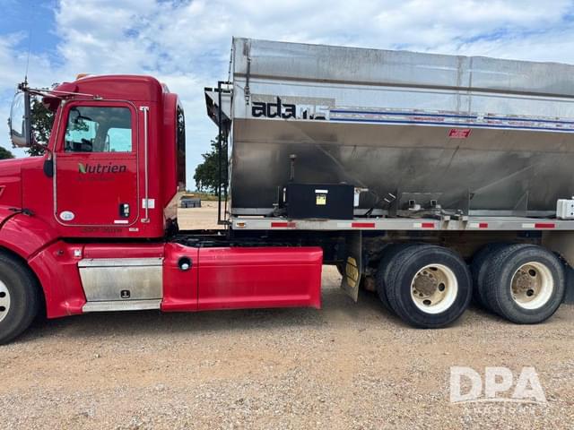 Image of Peterbilt 384 equipment image 1
