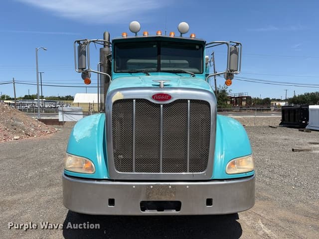 Image of Peterbilt 384 equipment image 1