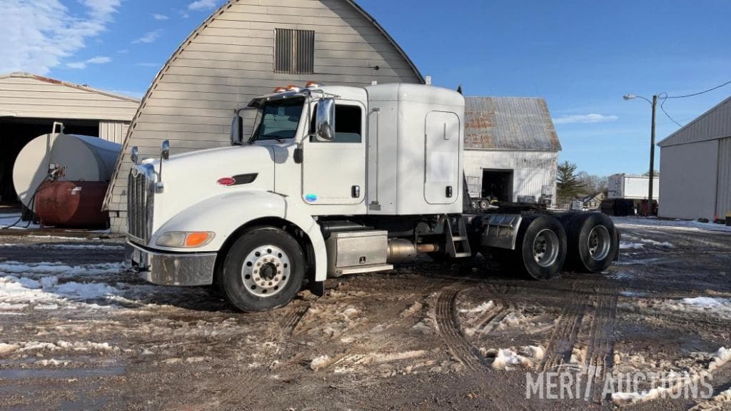 Image of Peterbilt 384 Primary image