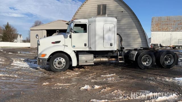 Image of Peterbilt 384 equipment image 1