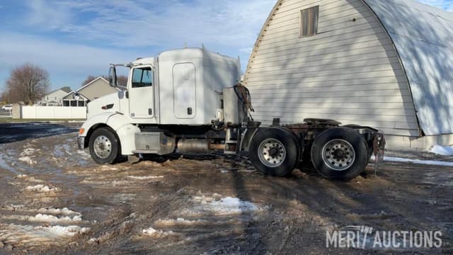 Image of Peterbilt 384 equipment image 2