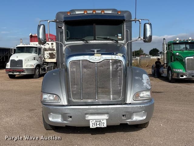 Image of Peterbilt 384 equipment image 1