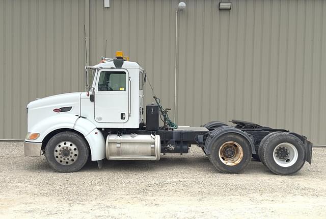 Image of Peterbilt 384 equipment image 3