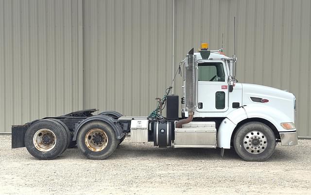 Image of Peterbilt 384 equipment image 2