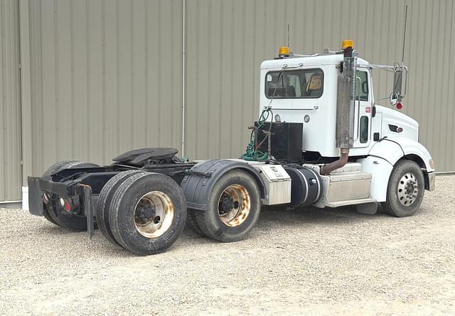 Image of Peterbilt 384 equipment image 4