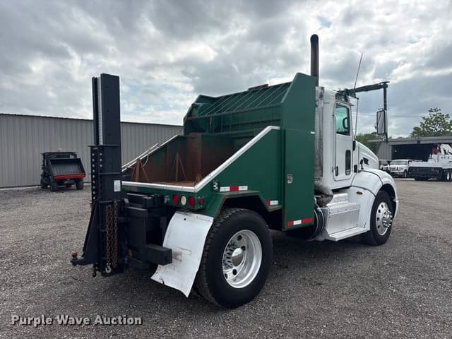 Image of Peterbilt 384 equipment image 4