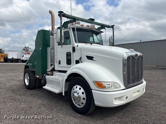 Image of Peterbilt 384 equipment image 2