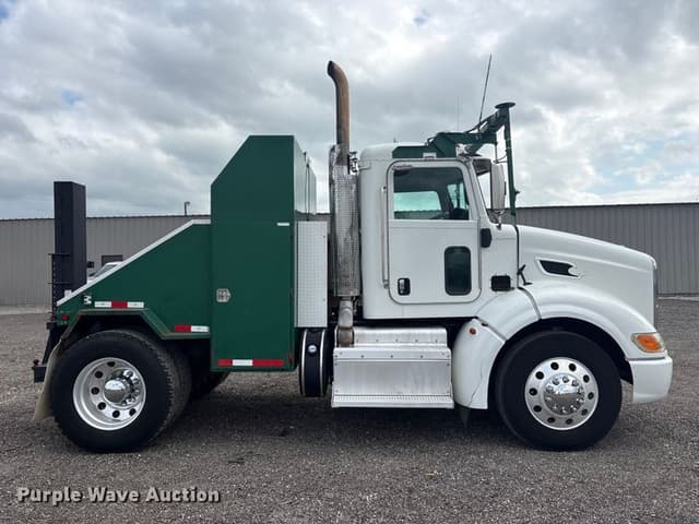 Image of Peterbilt 384 equipment image 3