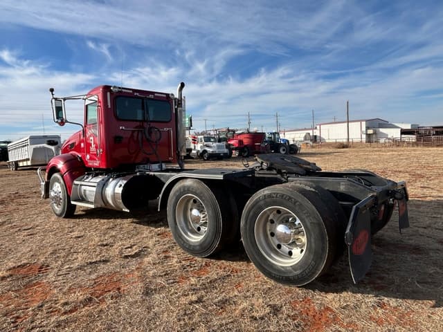 Image of Peterbilt 386 equipment image 2