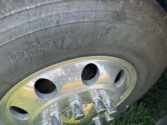 Image of Peterbilt 386 equipment image 3