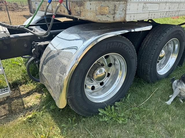 Image of Peterbilt 386 equipment image 4