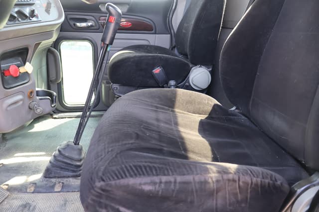 Image of Peterbilt 386 equipment image 4