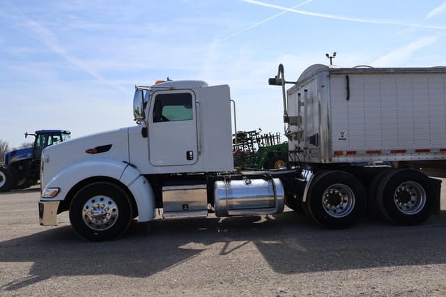 Image of Peterbilt 386 equipment image 1