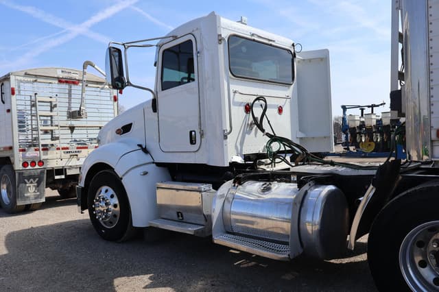 Image of Peterbilt 386 equipment image 2