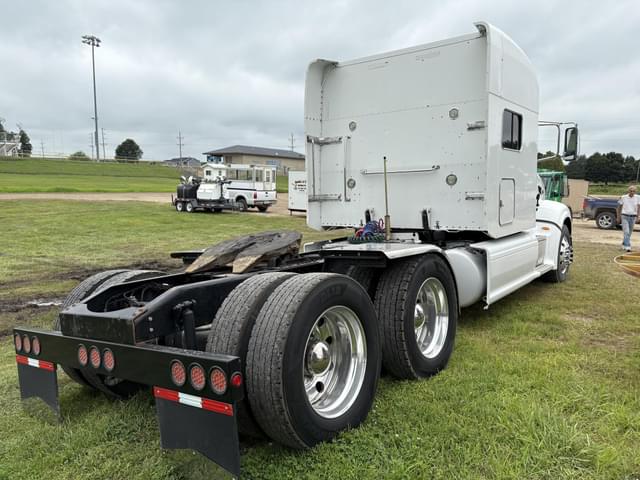 Image of Peterbilt 386 equipment image 2