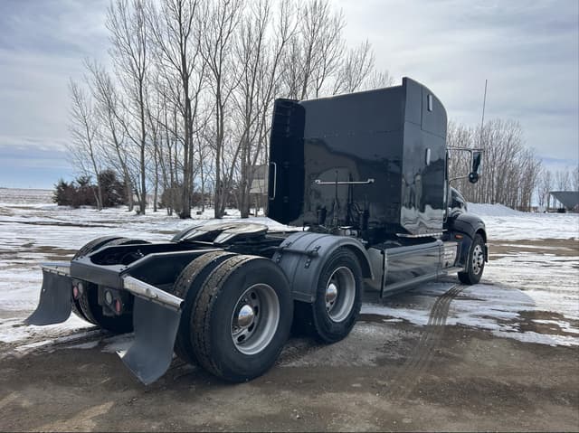 Image of Peterbilt 386 equipment image 4