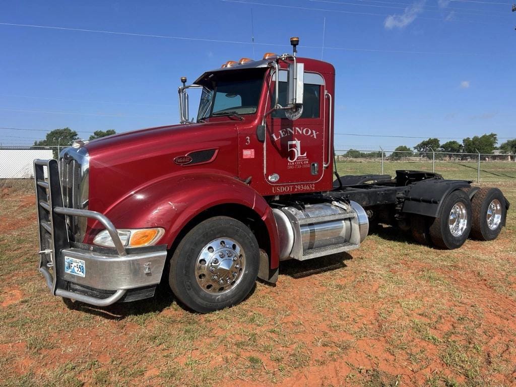 2012 Peterbilt 386 Equipment Image0