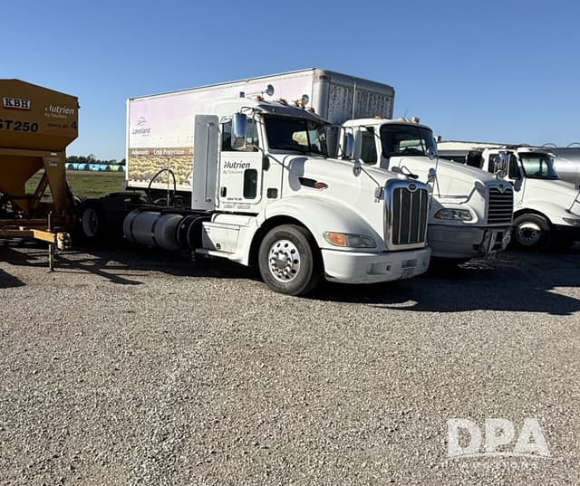 Image of Peterbilt 386 equipment image 2