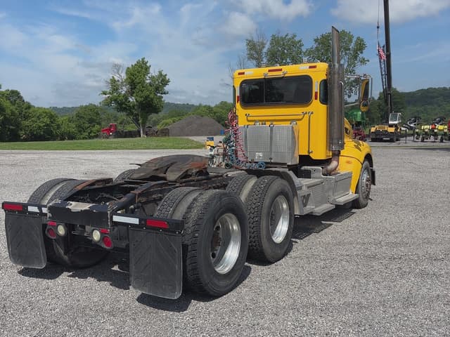 Image of Peterbilt 386 equipment image 4