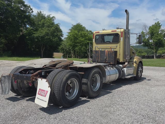 Image of Peterbilt 386 equipment image 4