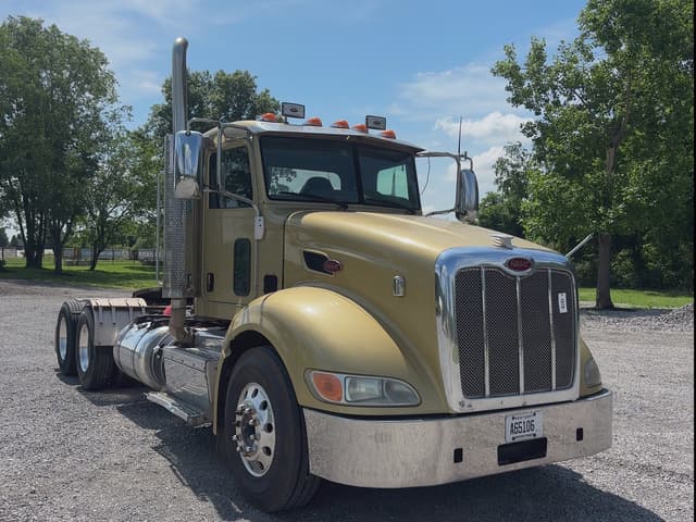 Image of Peterbilt 386 equipment image 2
