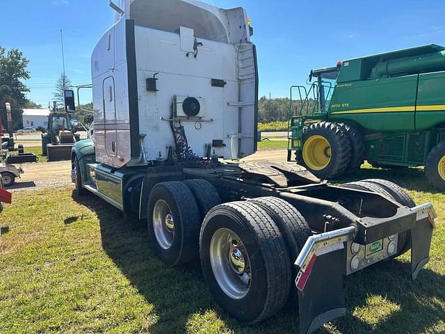 Image of Peterbilt 386 equipment image 4