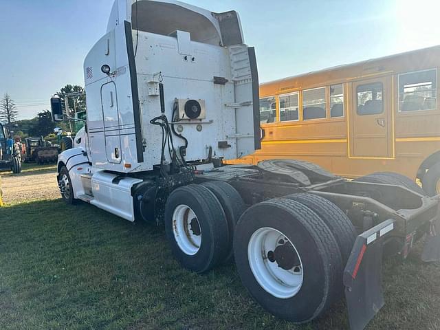 Image of Peterbilt 386 equipment image 3