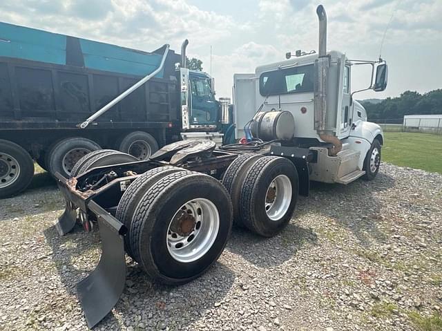 Image of Peterbilt 386 equipment image 2