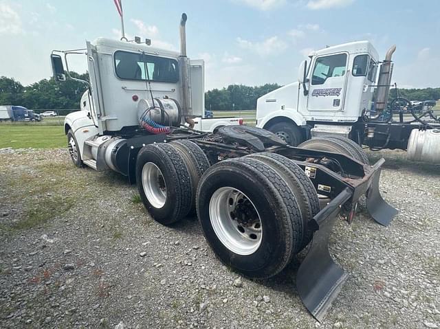 Image of Peterbilt 386 equipment image 4