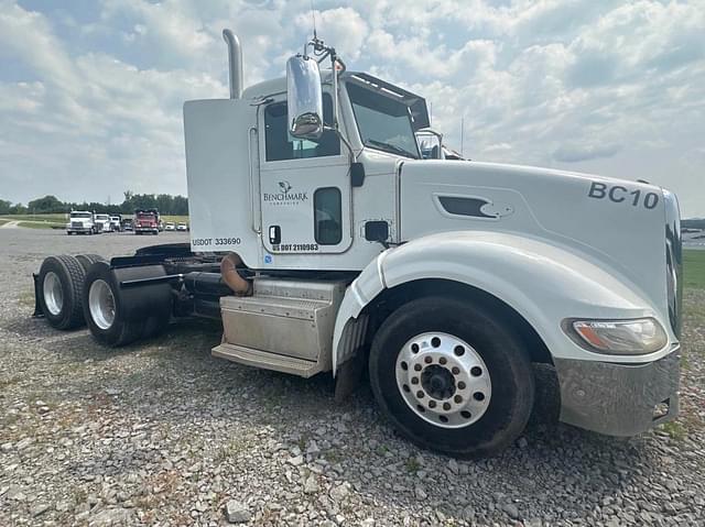 Image of Peterbilt 386 equipment image 1