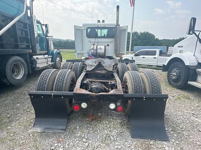 Image of Peterbilt 386 equipment image 3