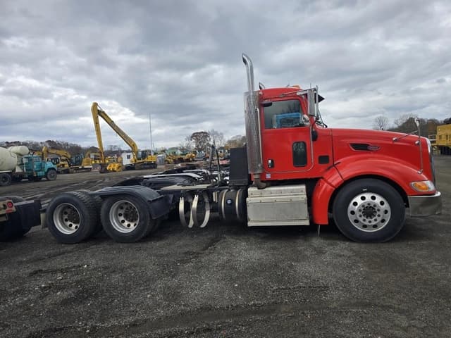 Image of Peterbilt 386 equipment image 4