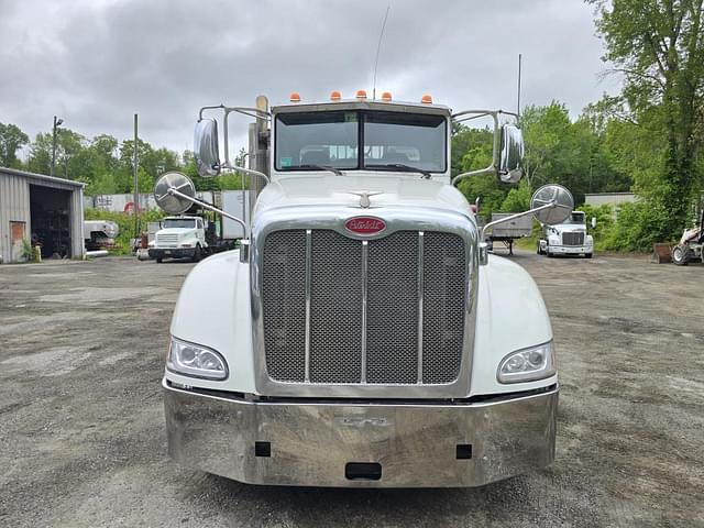 Image of Peterbilt 386 equipment image 2