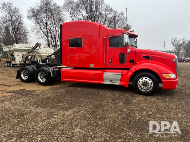 Image of Peterbilt 386 equipment image 3