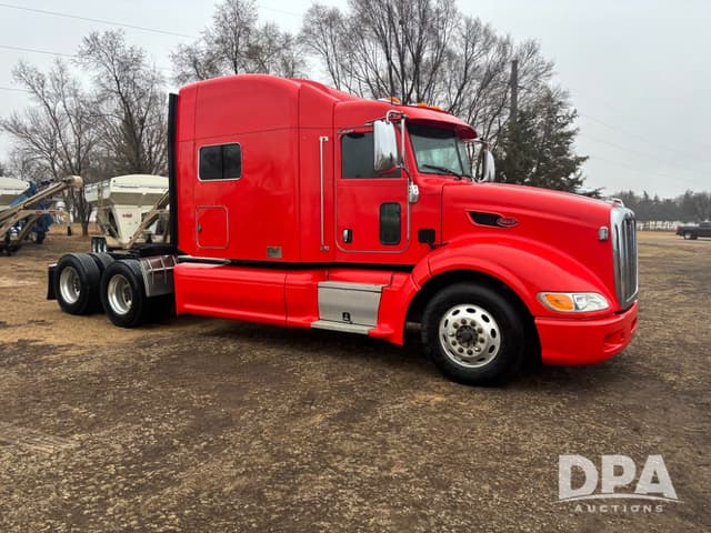 Image of Peterbilt 386 equipment image 2