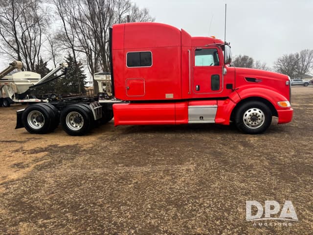 Image of Peterbilt 386 equipment image 4