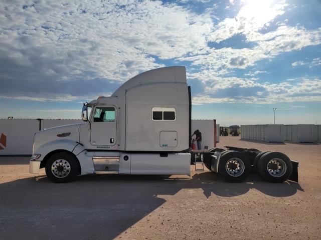 Image of Peterbilt 386 equipment image 1