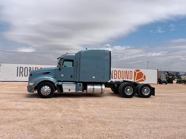 Image of Peterbilt 386 equipment image 1