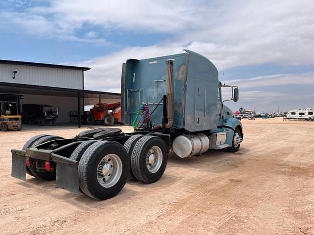 Image of Peterbilt 386 equipment image 4