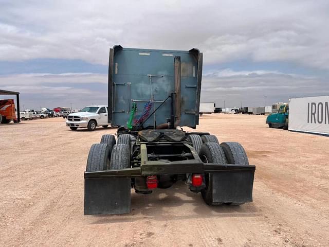 Image of Peterbilt 386 equipment image 3