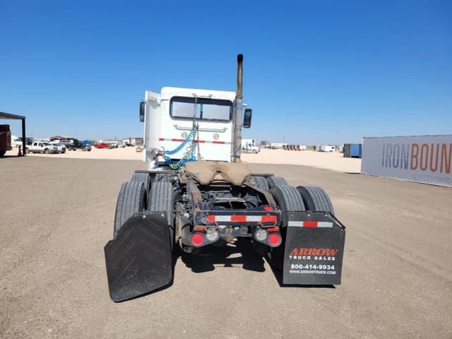 Image of Peterbilt 386 equipment image 3