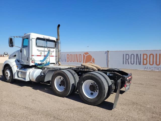 Image of Peterbilt 386 equipment image 2