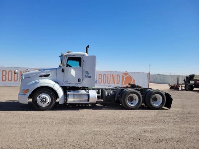 Image of Peterbilt 386 equipment image 1