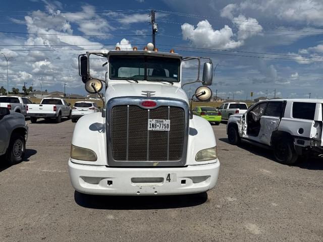 Image of Peterbilt 386 equipment image 2