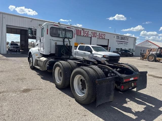 Image of Peterbilt 386 equipment image 3