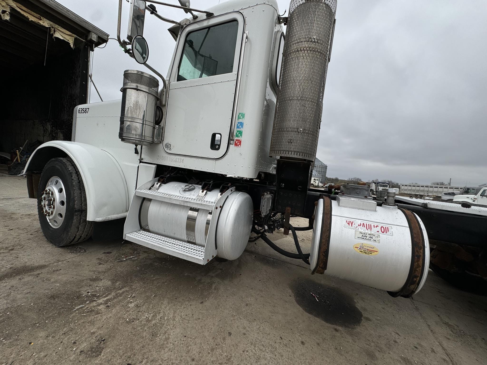 Main image Peterbilt 388
