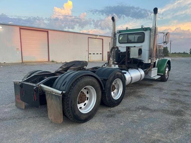 Image of Peterbilt 388 equipment image 4
