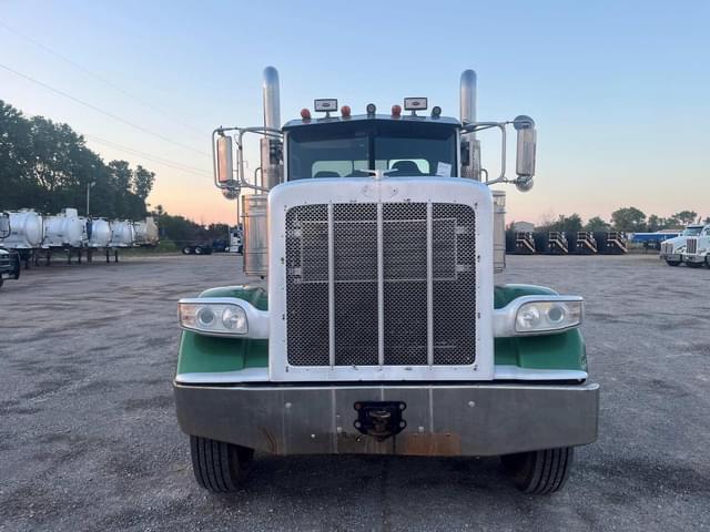 Image of Peterbilt 388 equipment image 1